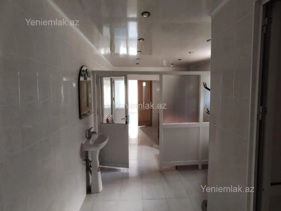 Satılır 8 otaqlı həyət evi 250 m²