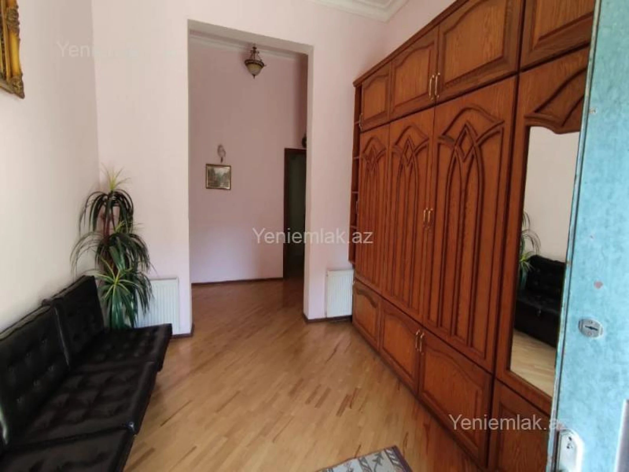 Satılır 8 otaqlı həyət evi 250 m²