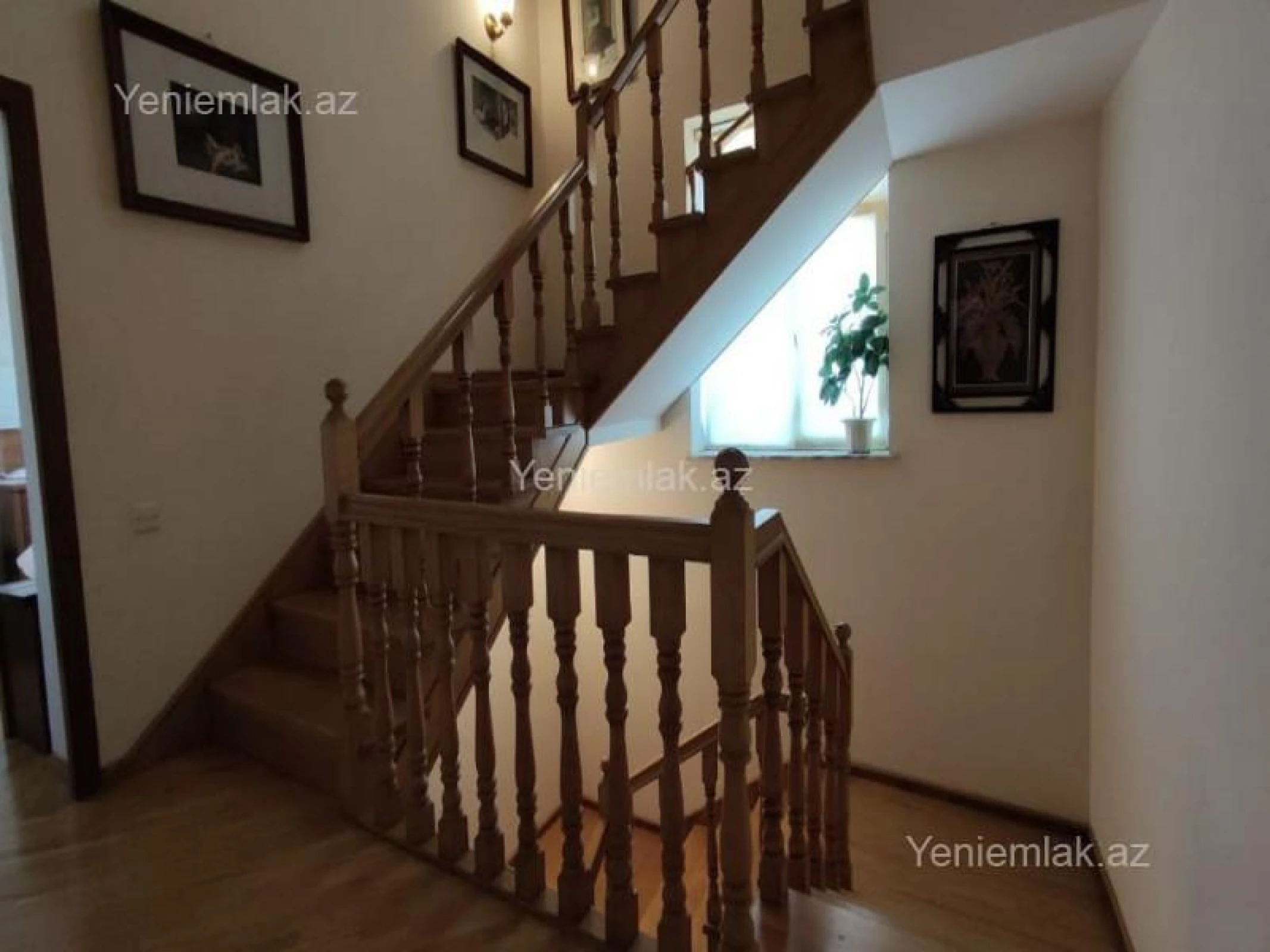 Satılır 8 otaqlı həyət evi 250 m²
