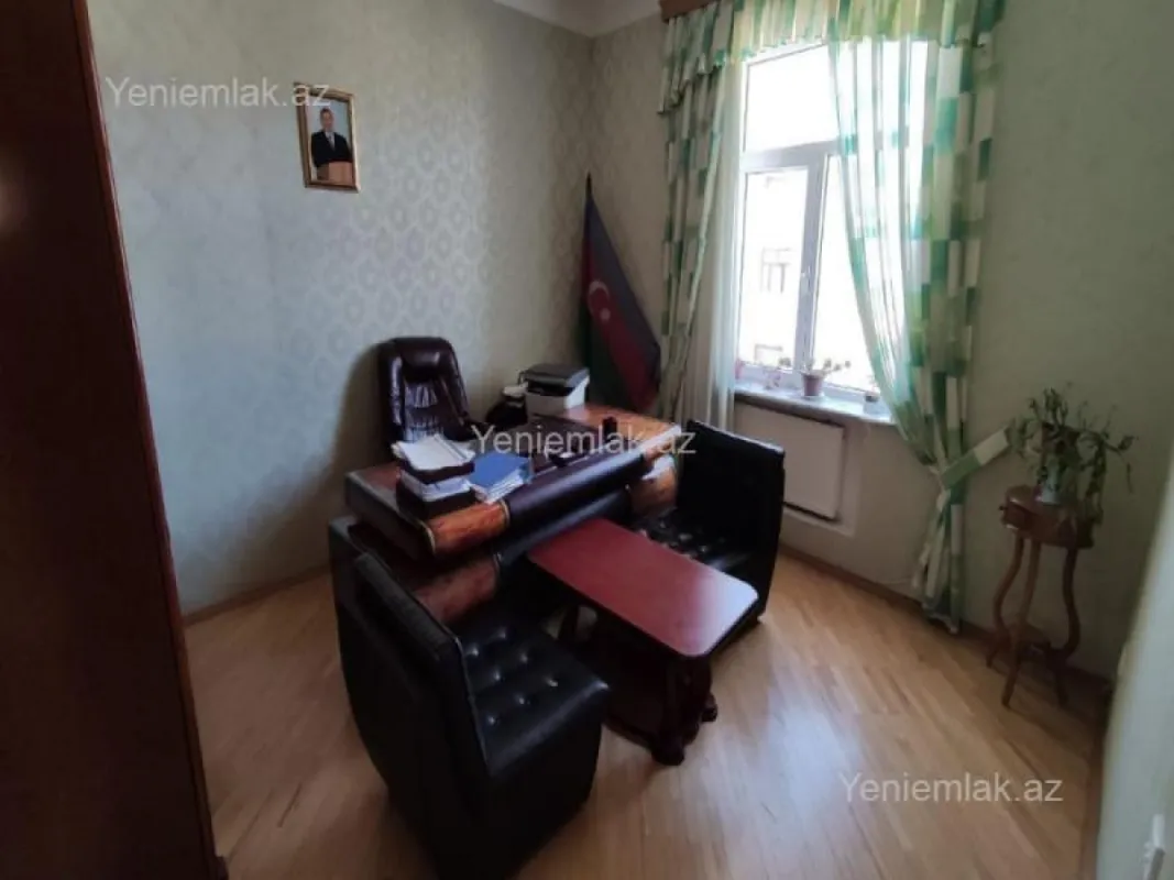 Satılır 8 otaqlı həyət evi 250 m²