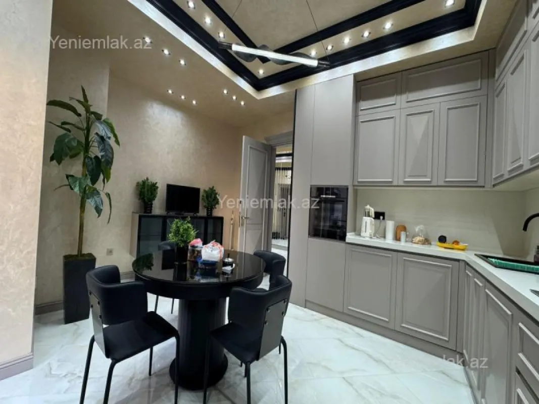 Satılır 3 otaqlı yeni tikili 140 m²