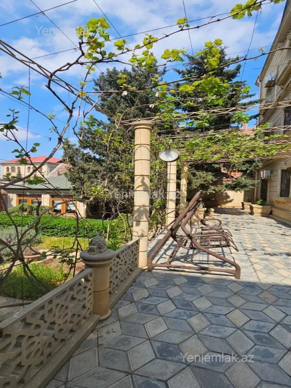 Satılır 7 otaqlı həyət evi 590 m²