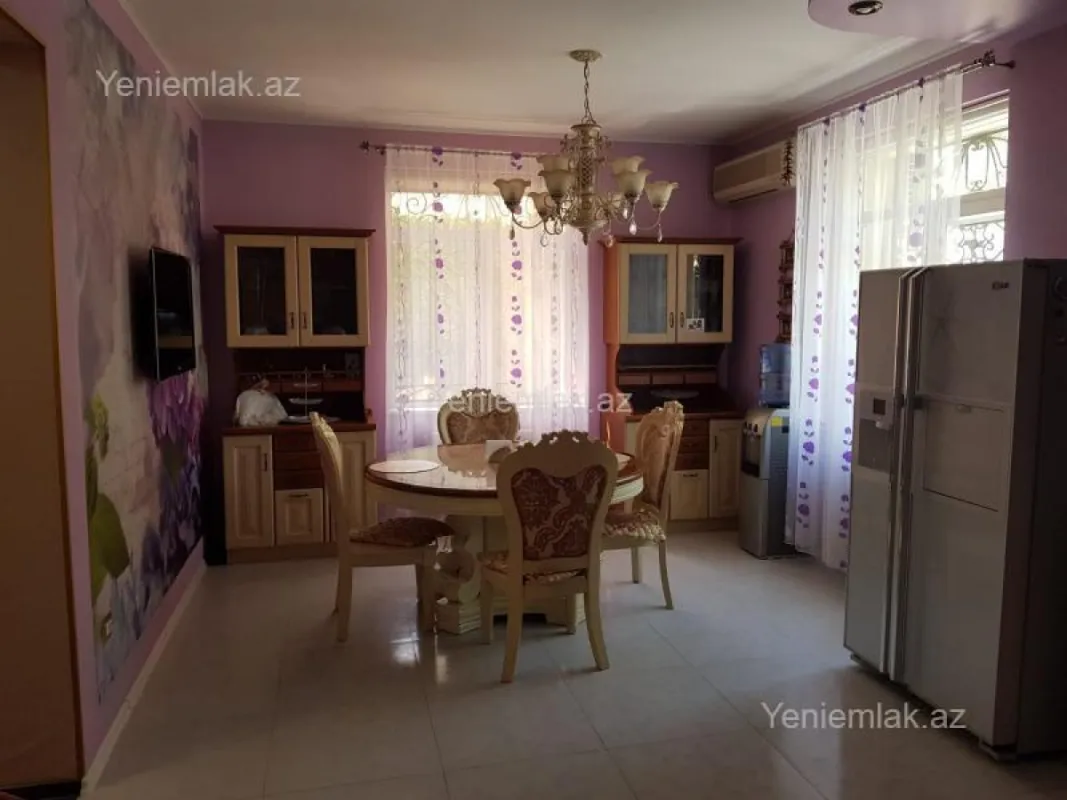 Satılır 7 otaqlı həyət evi 590 m²