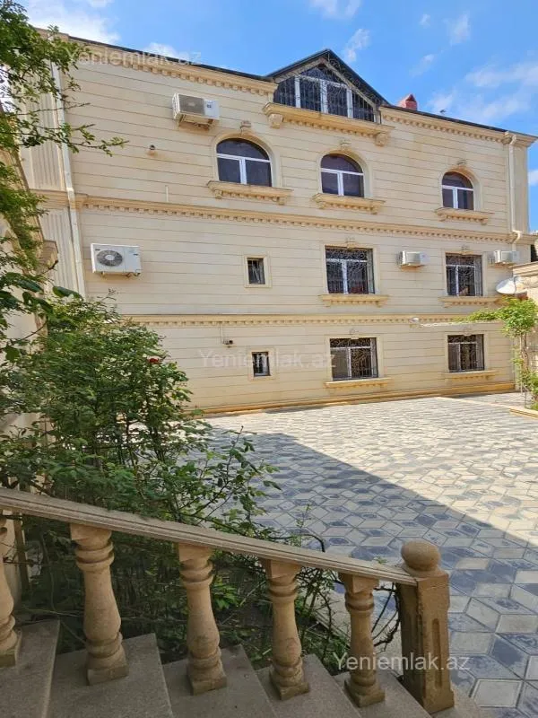 Satılır 7 otaqlı həyət evi 590 m²