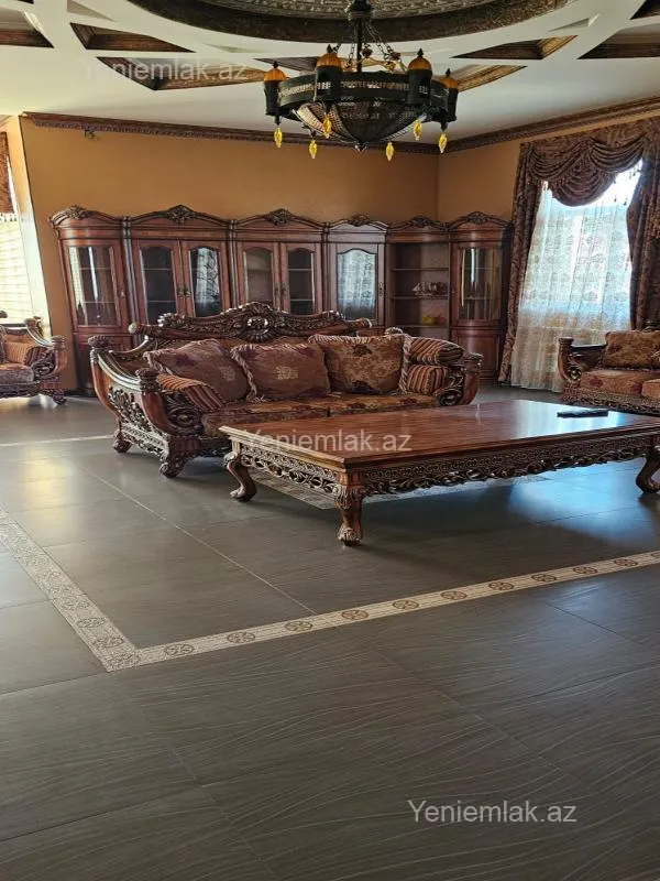 Satılır 7 otaqlı həyət evi 590 m²