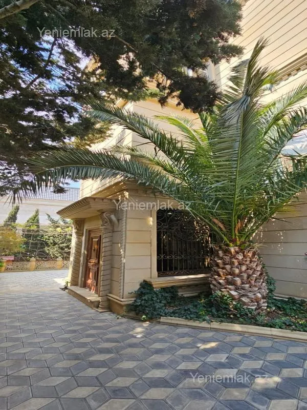 Satılır 7 otaqlı həyət evi 590 m²