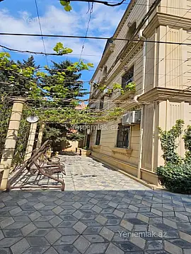 Satılır 7 otaqlı həyət evi 590 m²