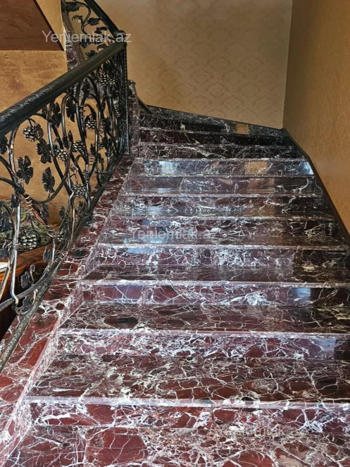 Satılır 7 otaqlı həyət evi 590 m²