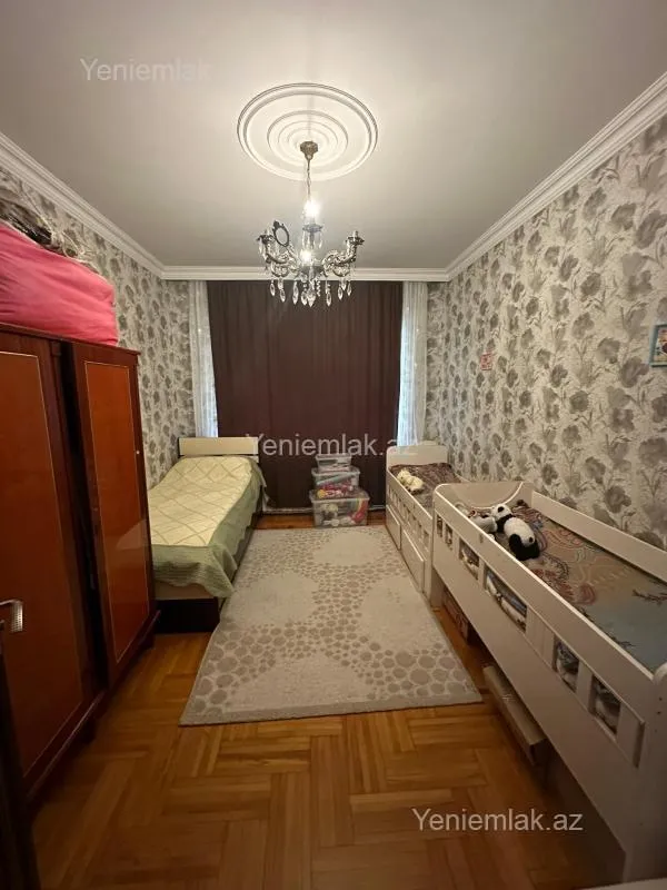 Satılır 5 otaqlı köhnə tikili 125 m²