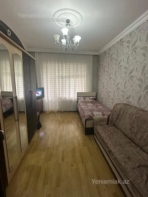 Satılır 5 otaqlı köhnə tikili 125 m²