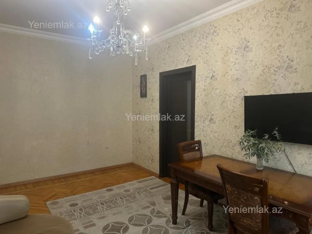 Satılır 5 otaqlı köhnə tikili 125 m²