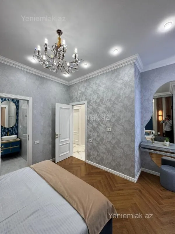 Satılır 3 otaqlı yeni tikili 130 m²