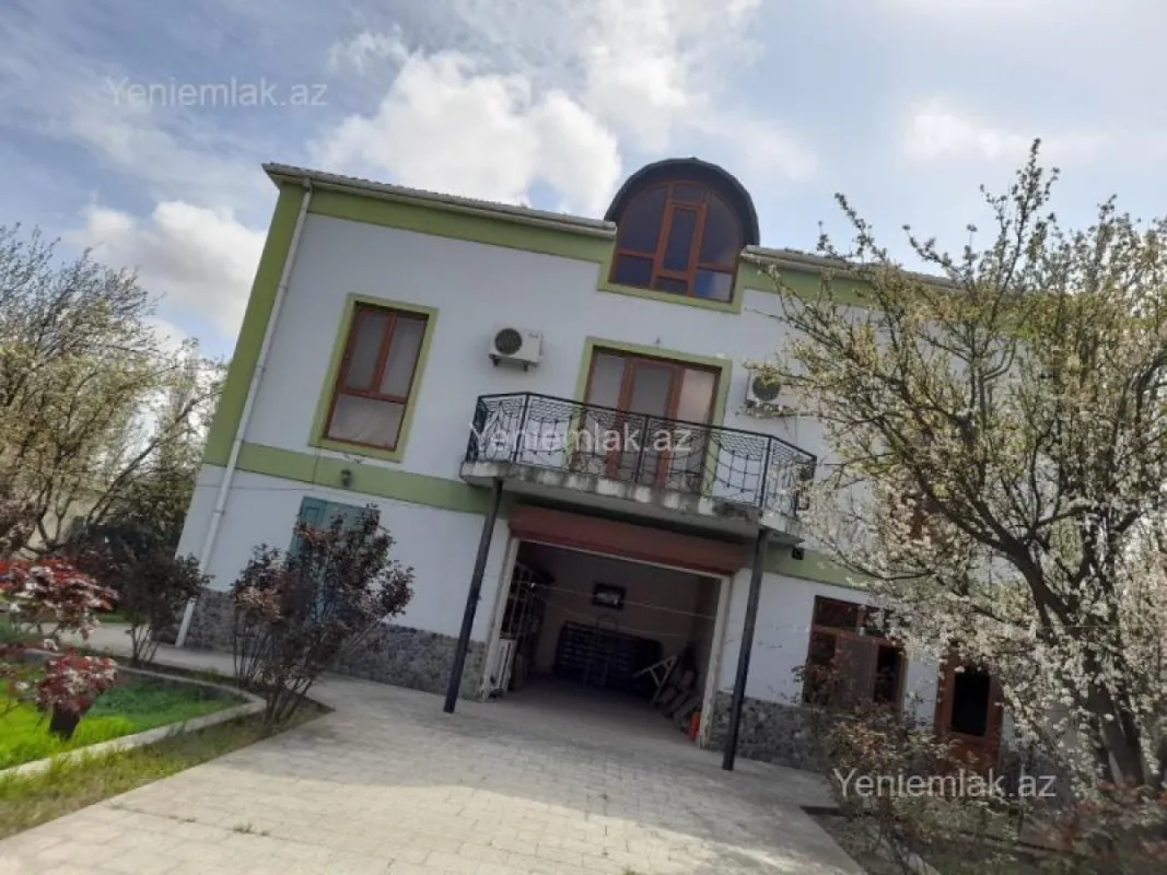 Satılır 6 otaqlı həyət evi 360 m²