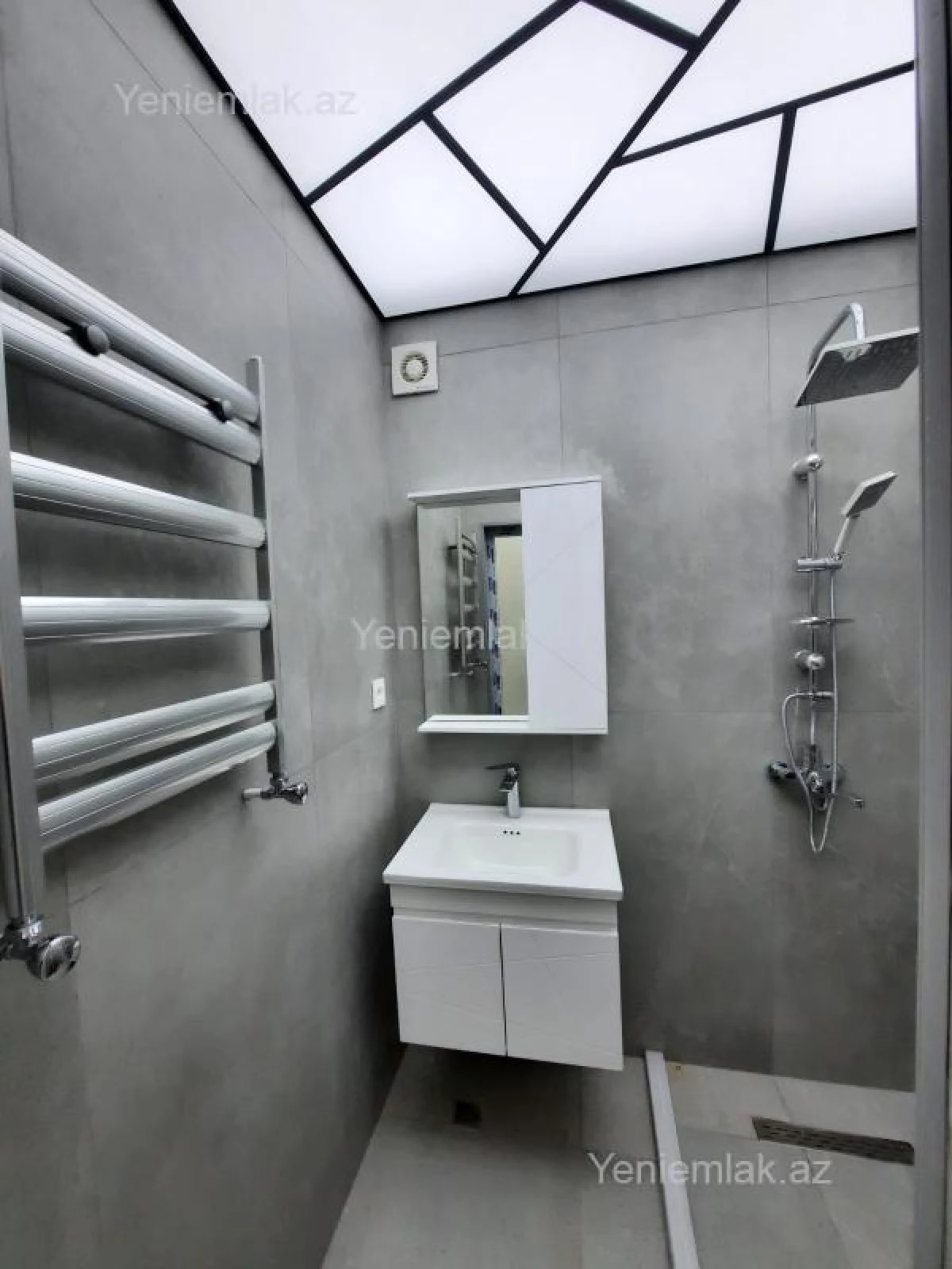 Satılır 2 otaqlı köhnə tikili 65 m²