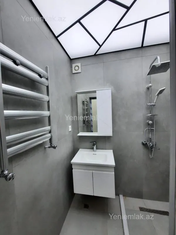 Satılır 2 otaqlı köhnə tikili 65 m²