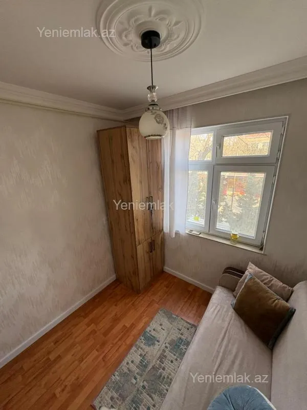 Satılır 1 otaqlı köhnə tikili 30 m²