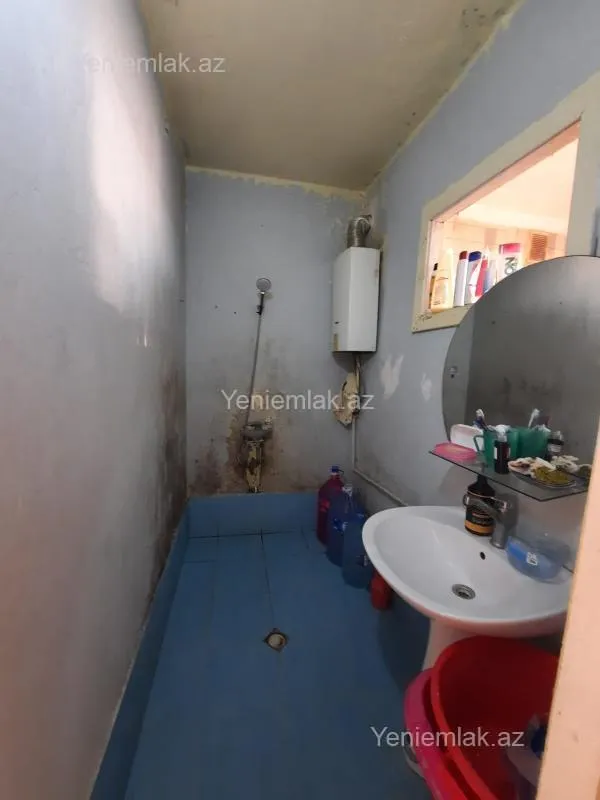 Satılır 2 otaqlı köhnə tikili 65 m²