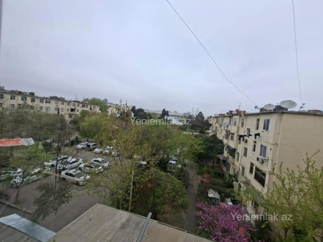 Satılır 3 otaqlı köhnə tikili 55 m²