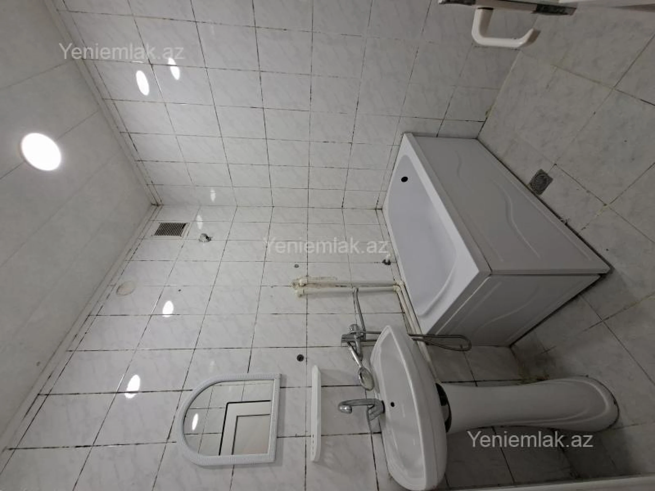 Satılır 3 otaqlı köhnə tikili 55 m²
