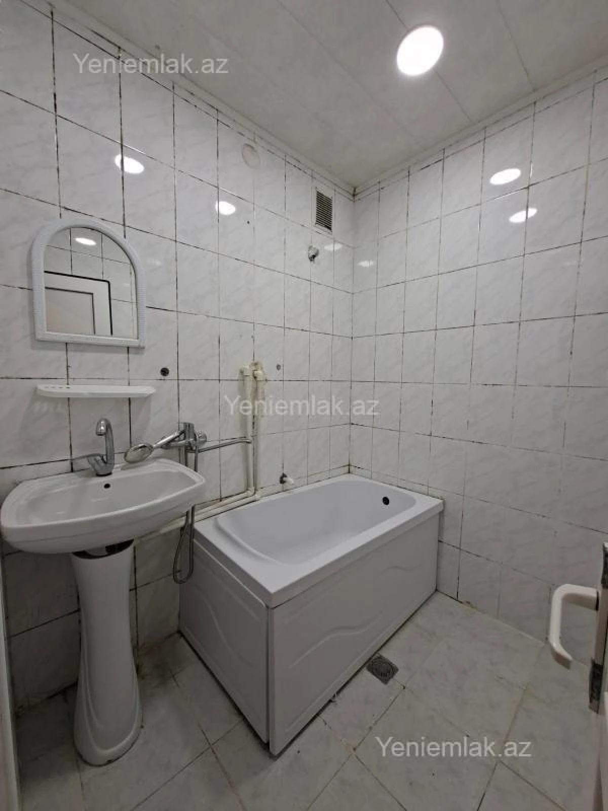Satılır 3 otaqlı köhnə tikili 55 m²