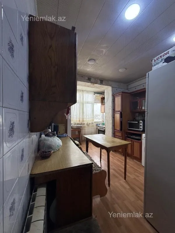 Satılır 3 otaqlı köhnə tikili 80 m²