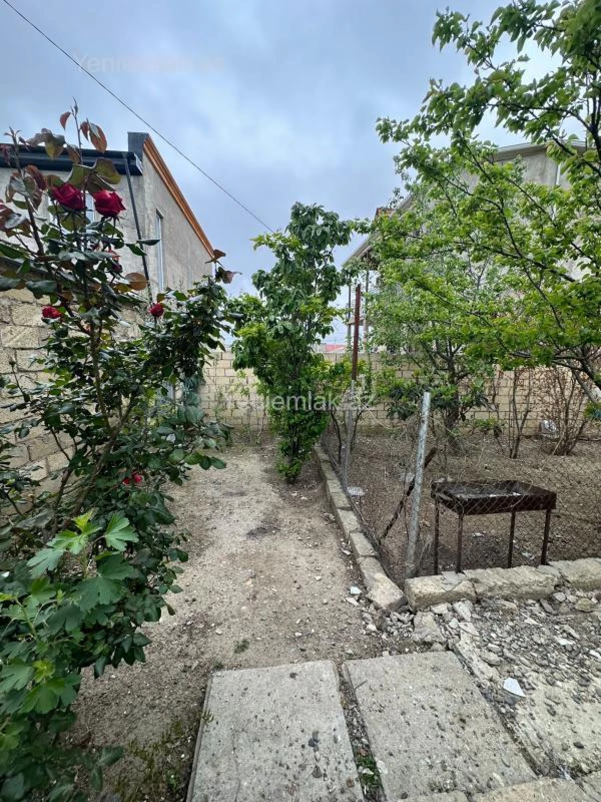Satılır 4 otaqlı həyət evi 132 m²