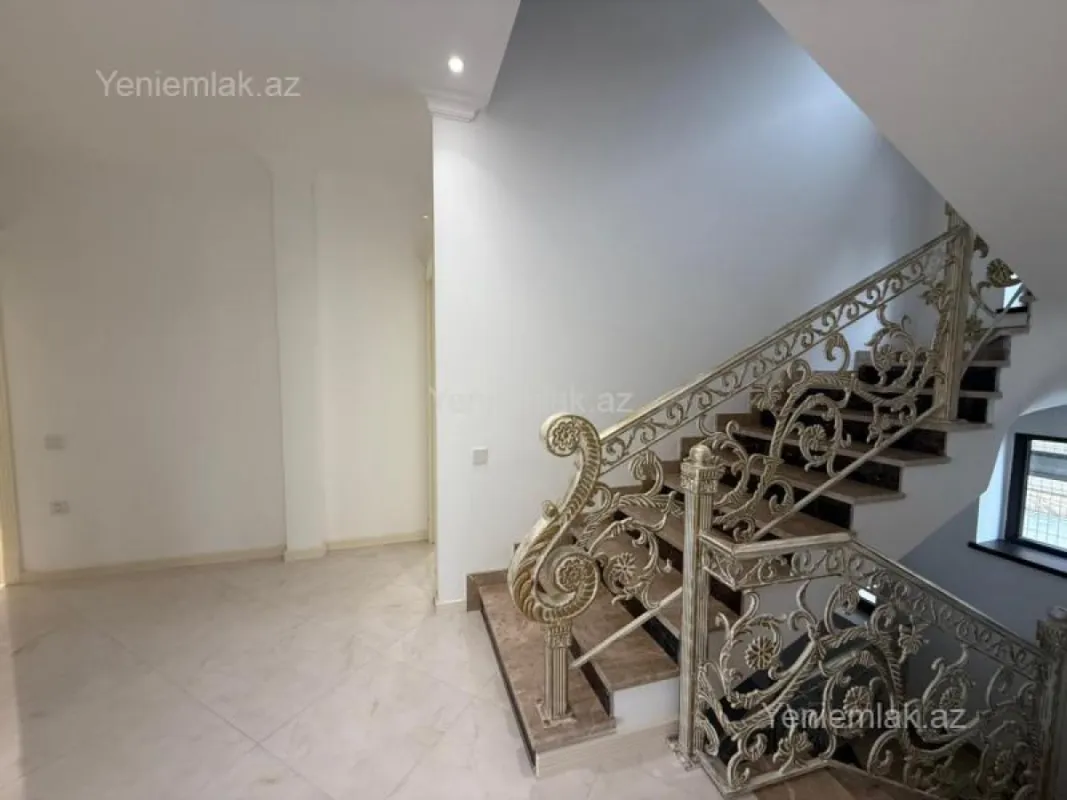 Satılır 6 otaqlı həyət evi 330 m²