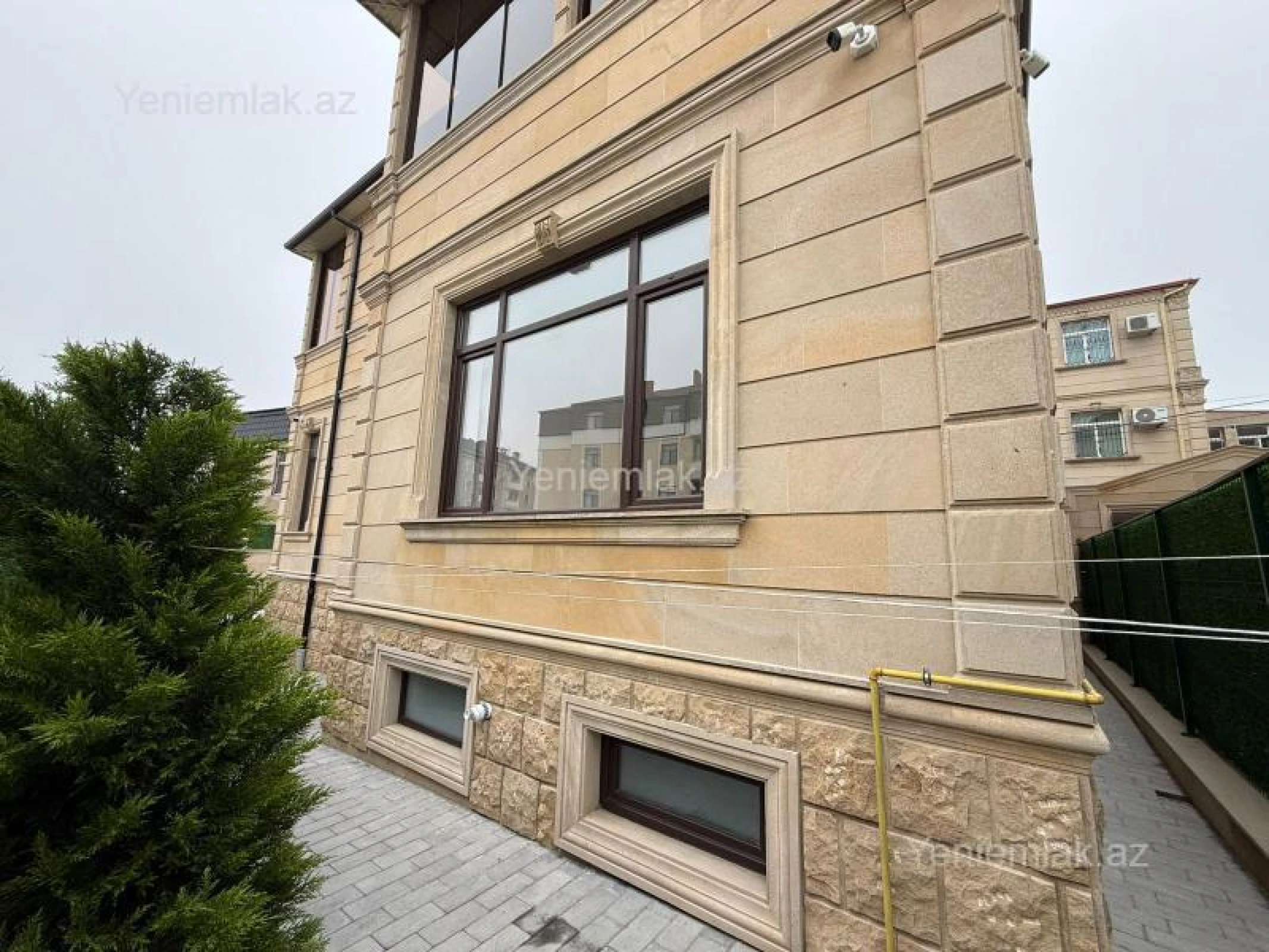 Satılır 6 otaqlı həyət evi 330 m²