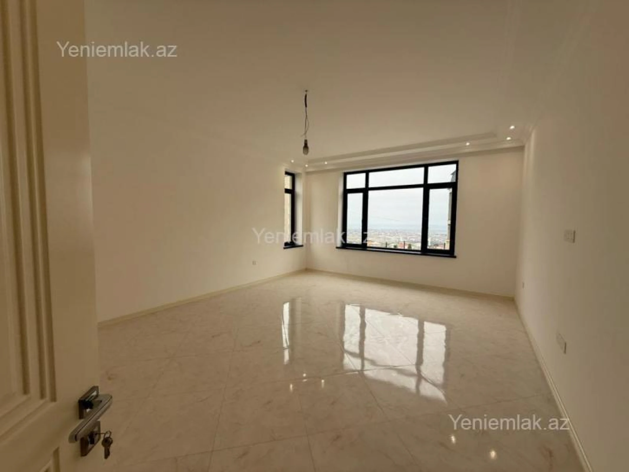 Satılır 6 otaqlı həyət evi 330 m²