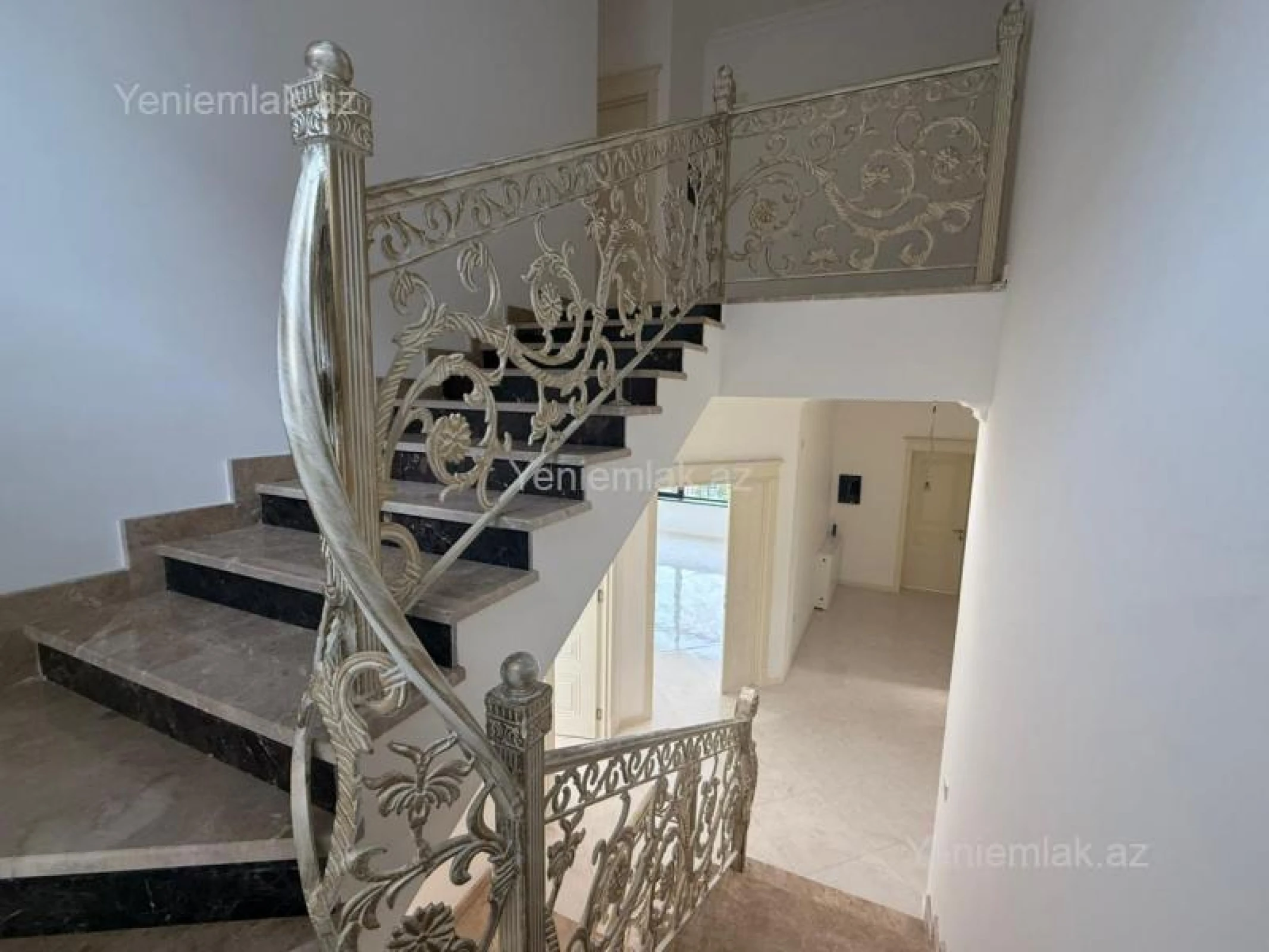 Satılır 6 otaqlı həyət evi 330 m²