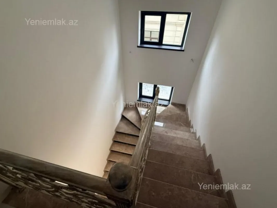 Satılır 6 otaqlı həyət evi 330 m²