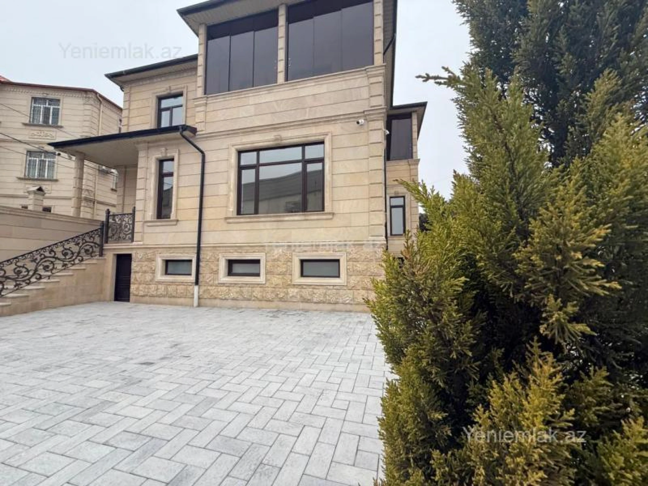 Satılır 6 otaqlı həyət evi 330 m²