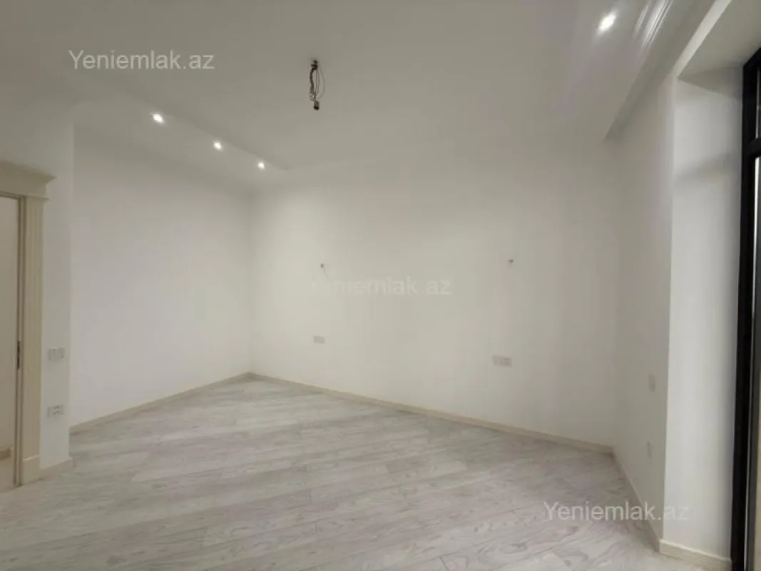 Satılır 6 otaqlı həyət evi 330 m²