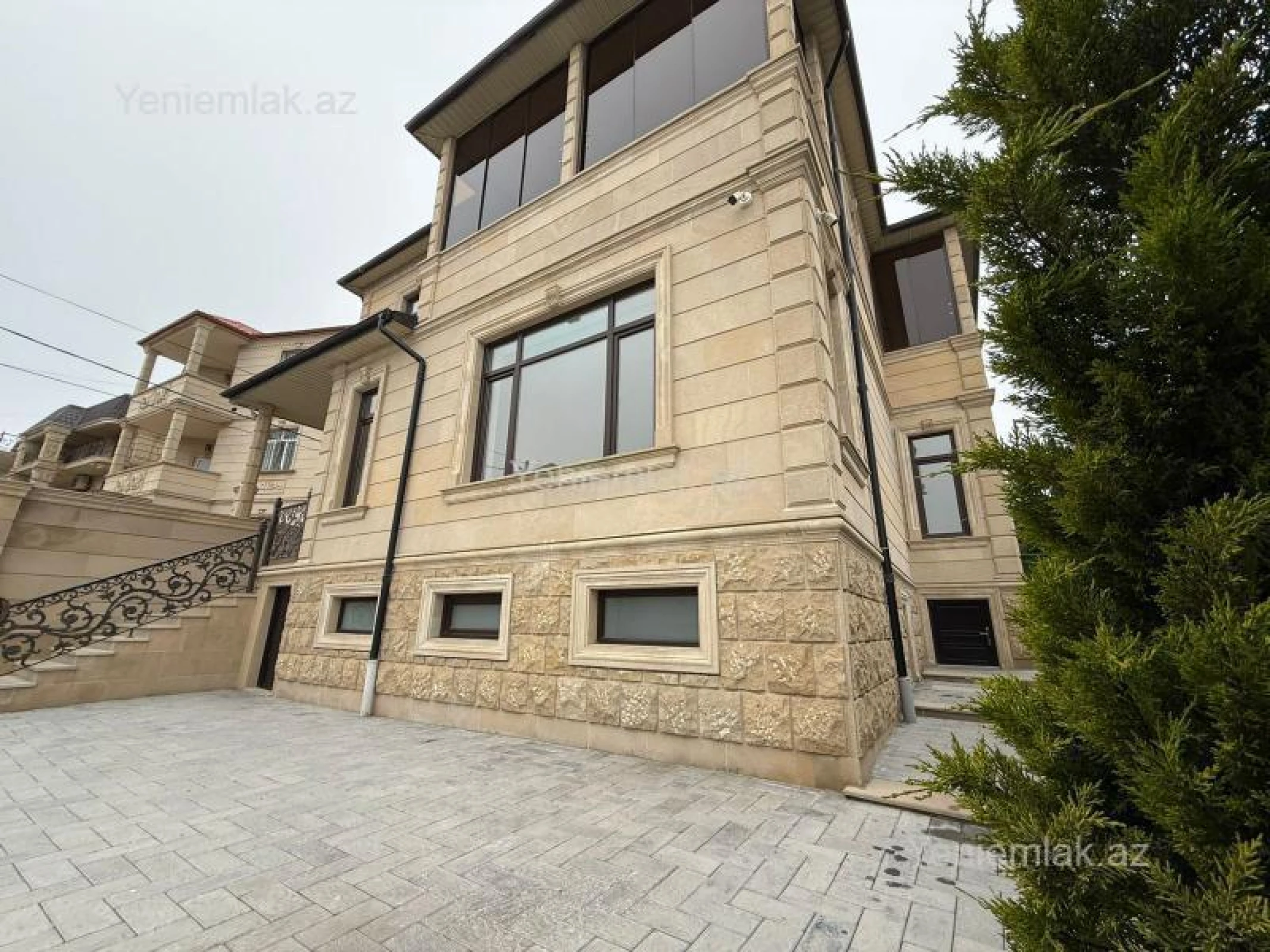 Satılır 6 otaqlı həyət evi 330 m²