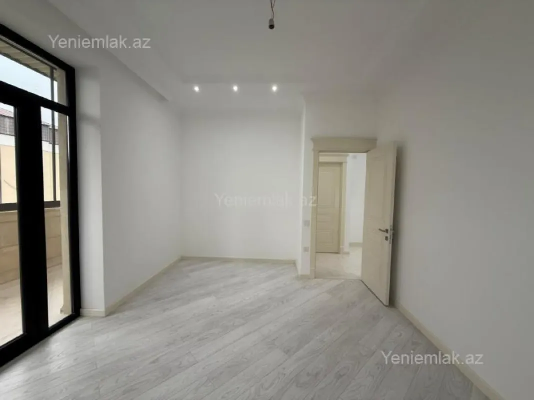 Satılır 6 otaqlı həyət evi 330 m²