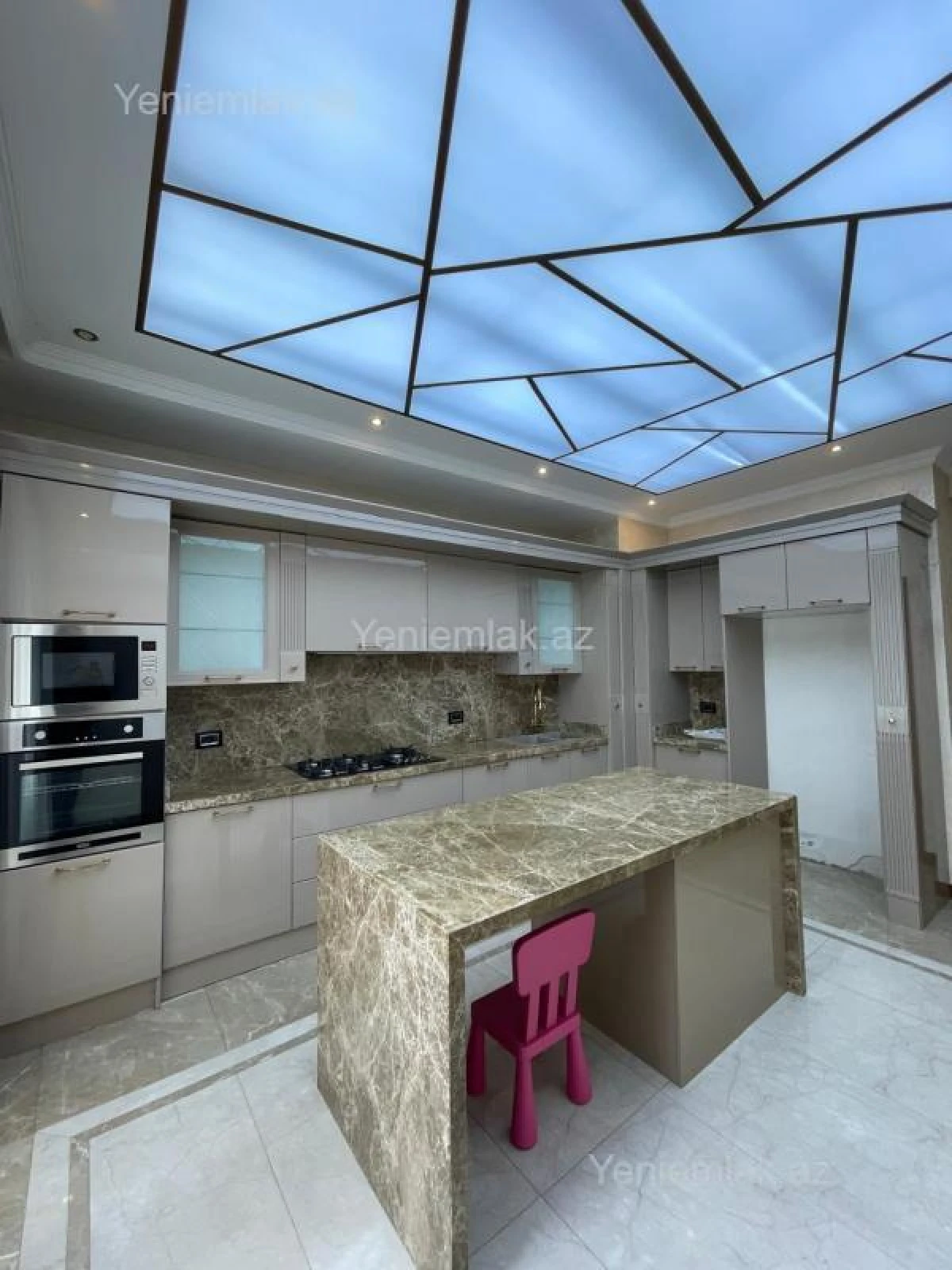 Satılır 3 otaqlı yeni tikili 150 m²