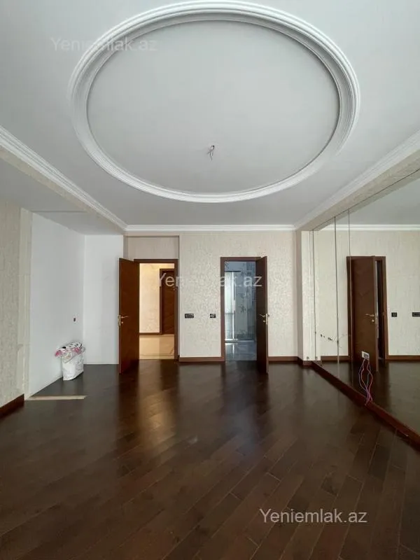 Satılır 3 otaqlı yeni tikili 150 m²