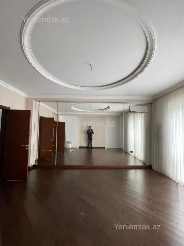 Satılır 3 otaqlı yeni tikili 150 m²