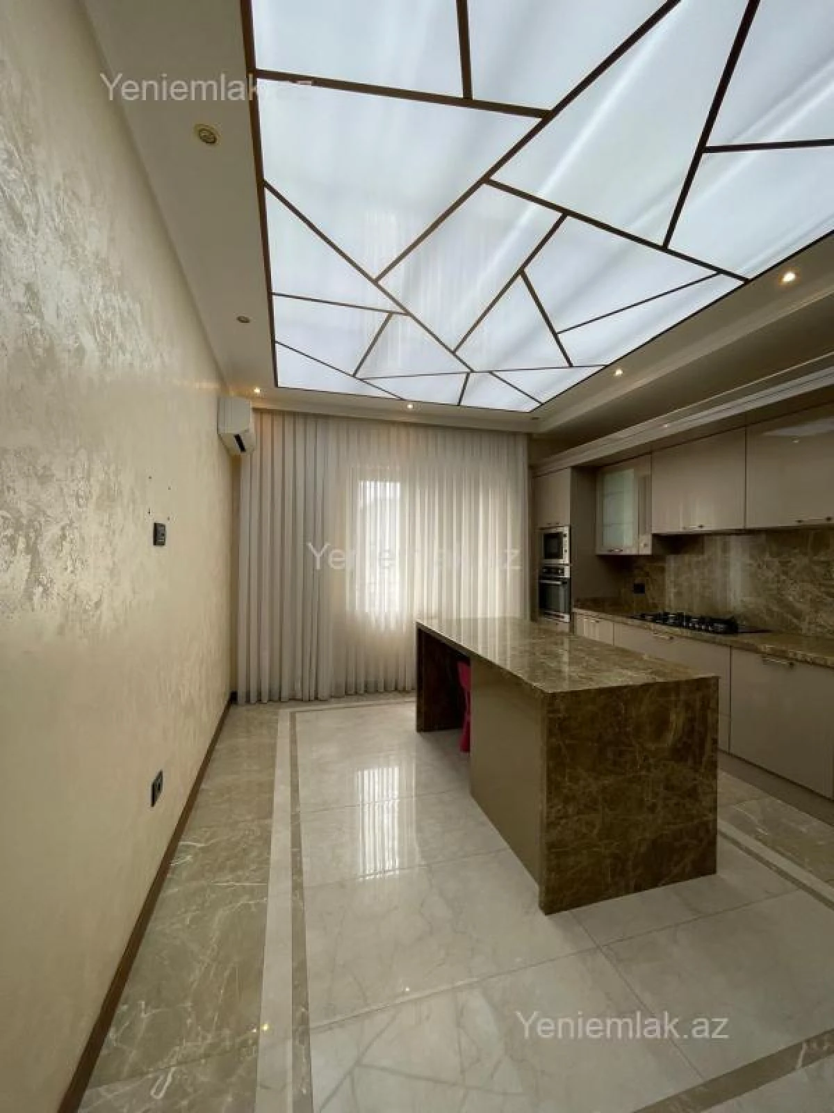 Satılır 3 otaqlı yeni tikili 150 m²