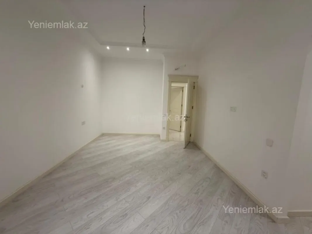 Satılır 6 otaqlı həyət evi 330 m²