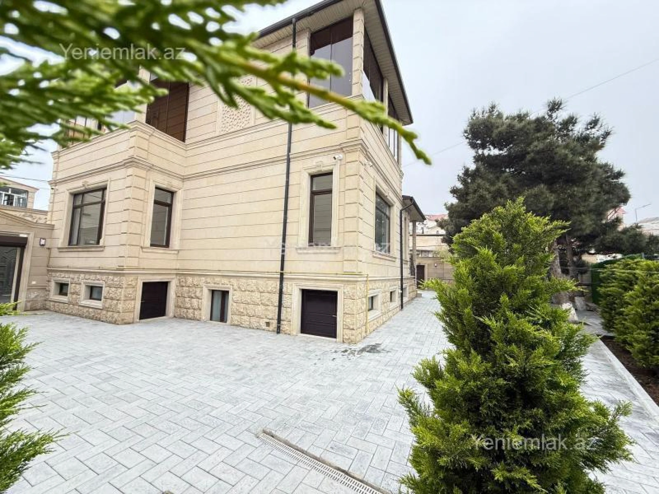 Satılır 6 otaqlı həyət evi 330 m²