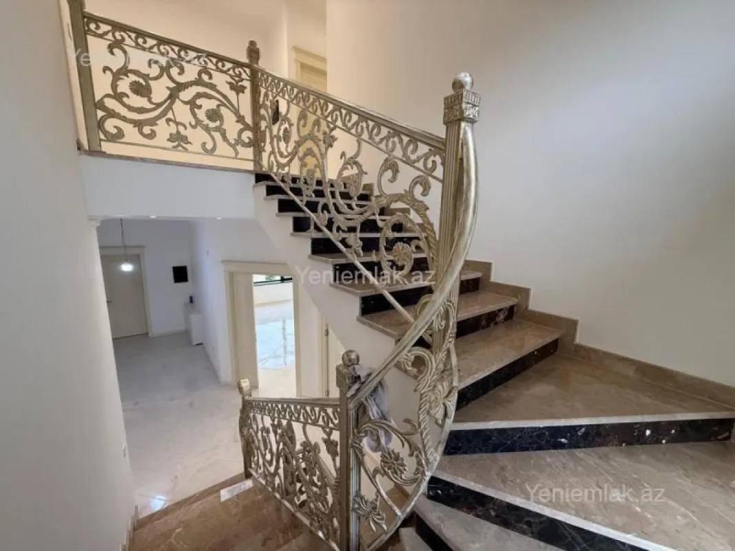 Satılır 6 otaqlı həyət evi 330 m²