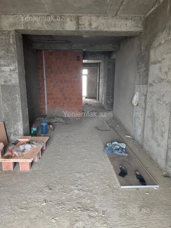 Satılır 3 otaqlı yeni tikili 140.5 m²