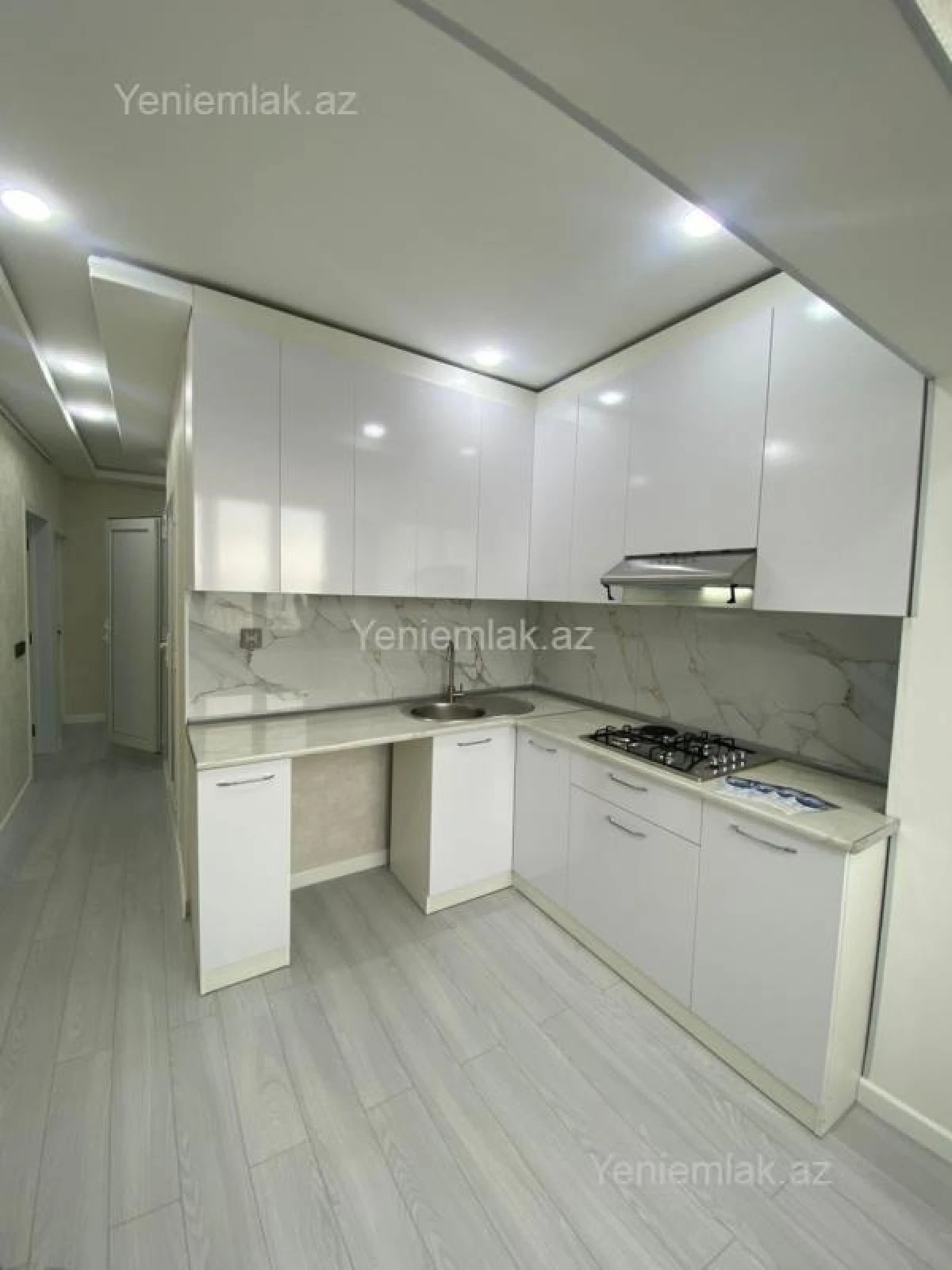 Satılır 2 otaqlı köhnə tikili 65 m²