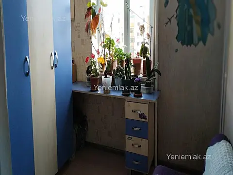 Satılır 4 otaqlı köhnə tikili 75 m²