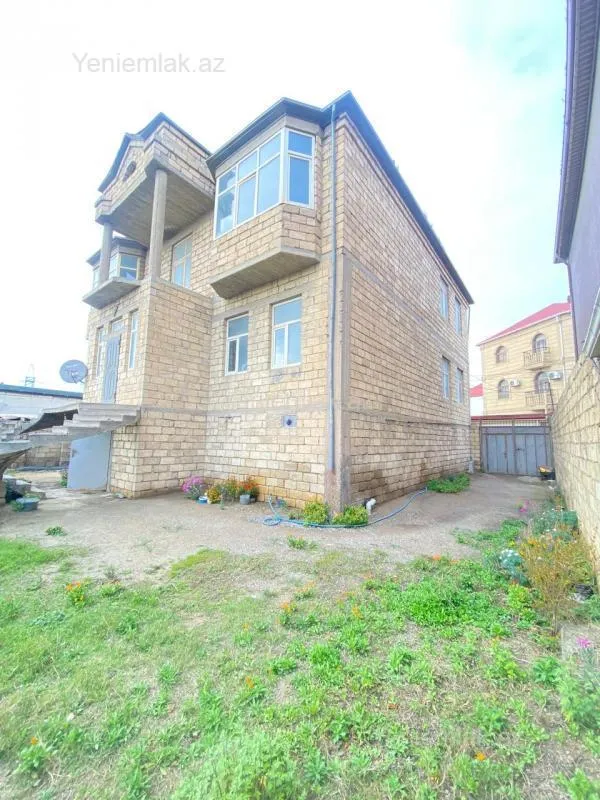 Satılır 7 otaqlı həyət evi 488 m²