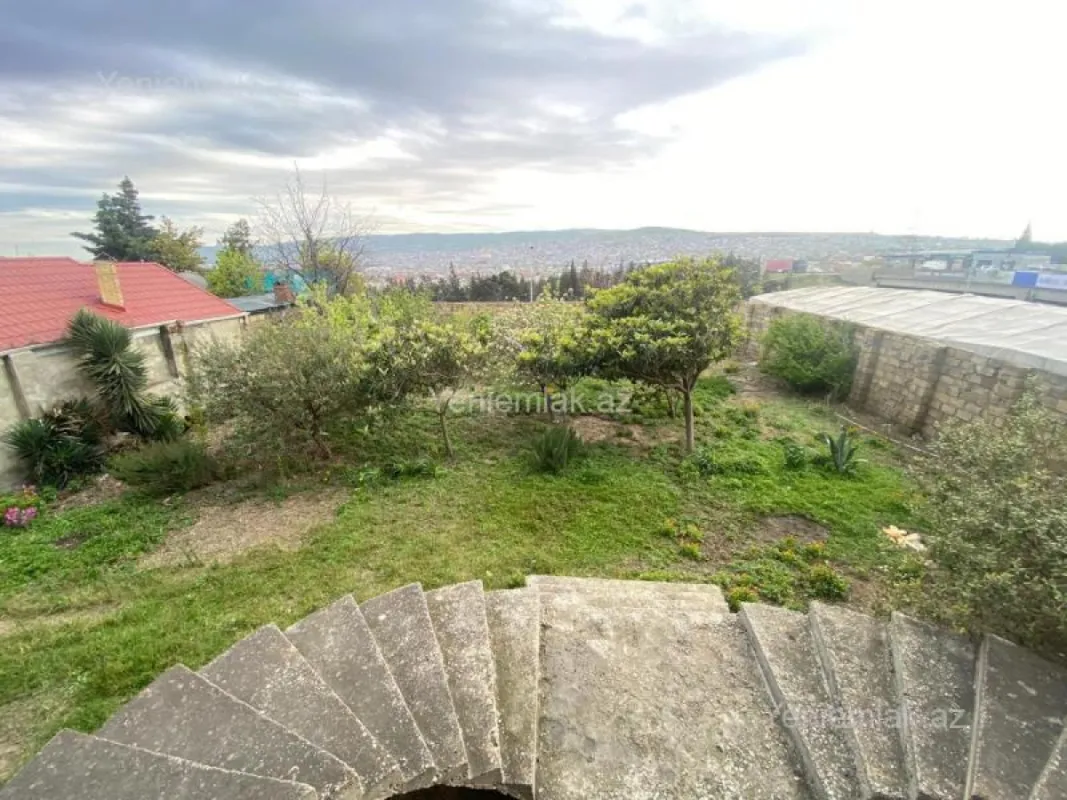 Satılır 7 otaqlı həyət evi 488 m²