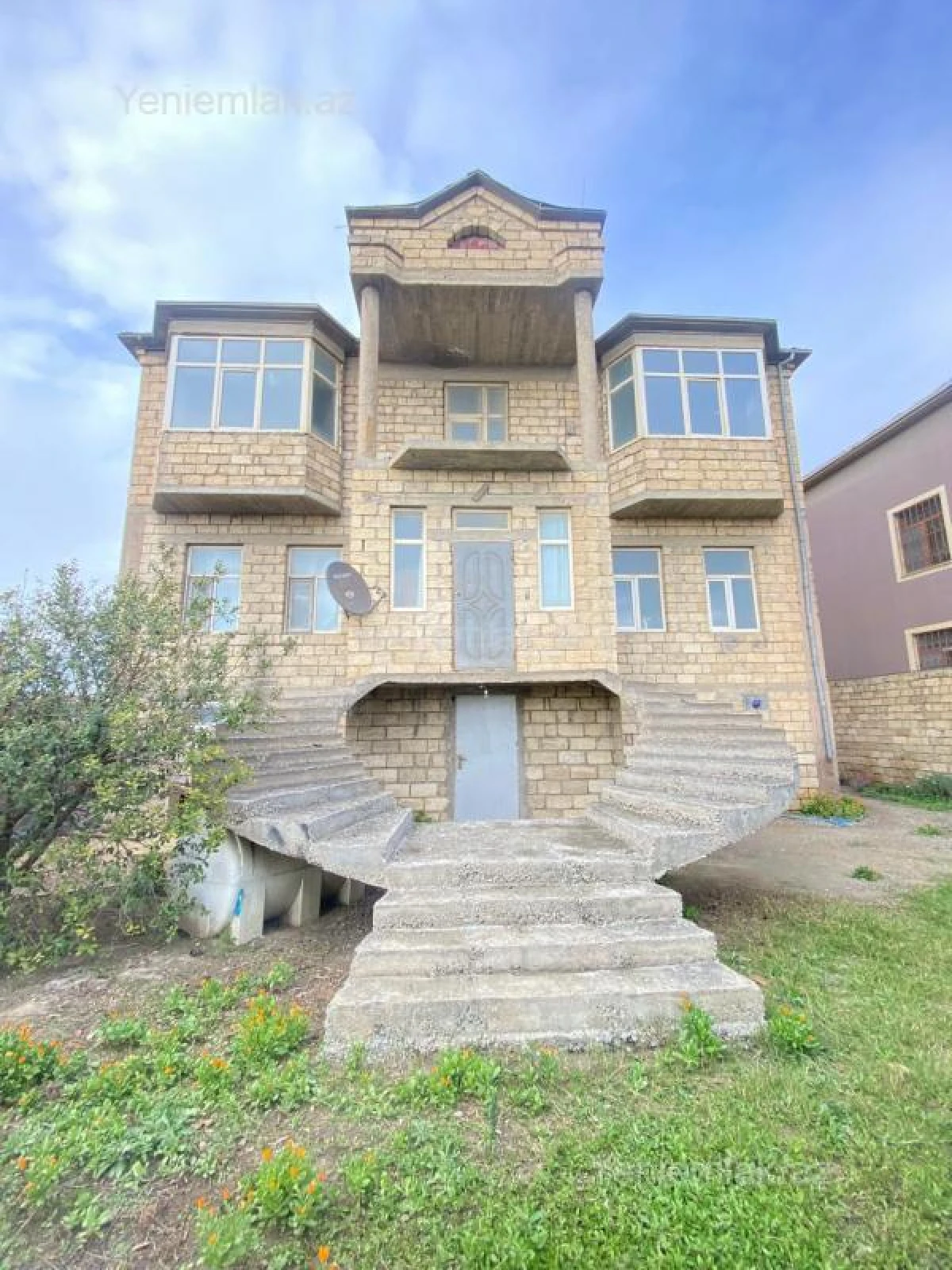 Satılır 7 otaqlı həyət evi 488 m²