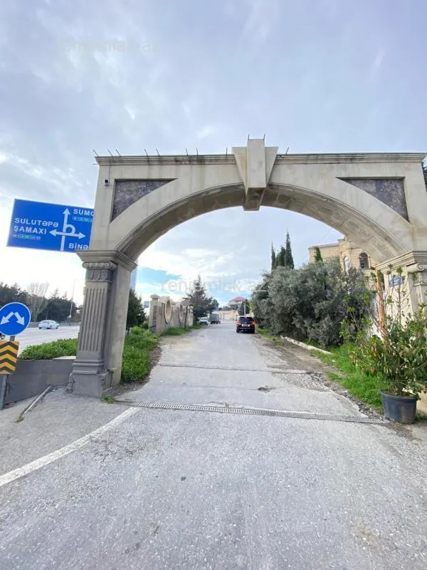 Satılır 7 otaqlı həyət evi 488 m²