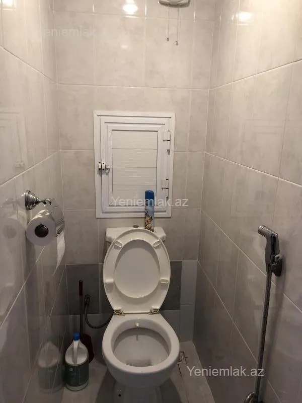 Satılır 4 otaqlı köhnə tikili 100 m²